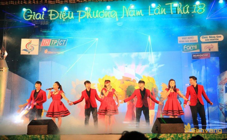 Nhóm Lửa Việt và nhóm Mắt Ngọc kết hợp trong bài hát “Bài ca người làm báo”