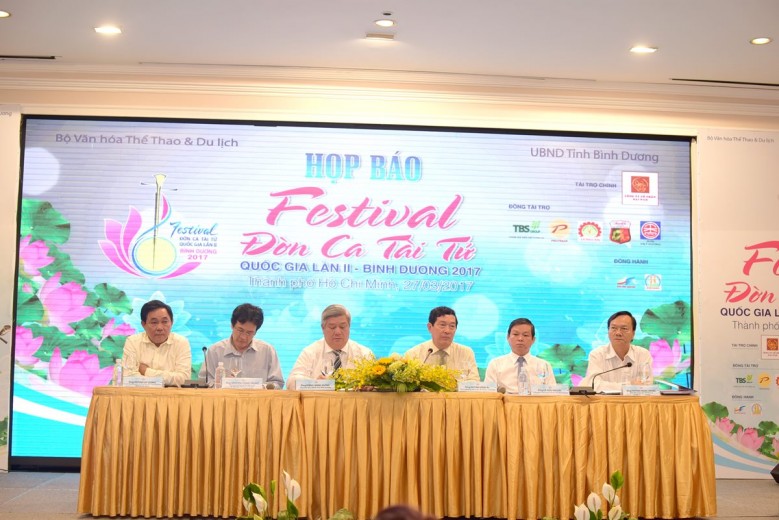 Thanh phan Ban to chuc Festival Don ca tai tu